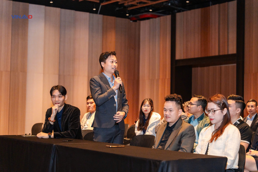 Sàn Gỗ Hoa Văn VinaD – Dấu Ấn Đẳng Cấp Tại Materials World Royal City