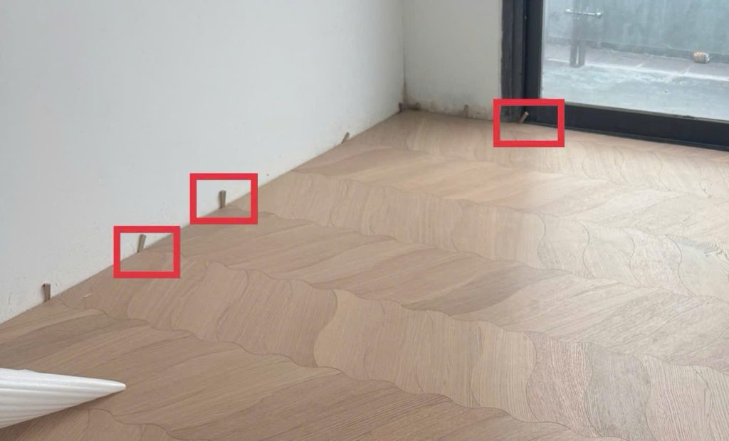 Khe khoảng cách chân tường đảm bảo 8-10mm