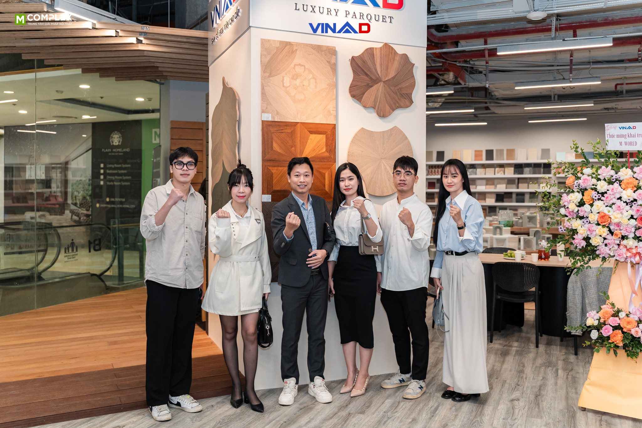 Sàn Gỗ Hoa Văn VinaD – Dấu Ấn Đẳng Cấp Tại Materials World Royal City